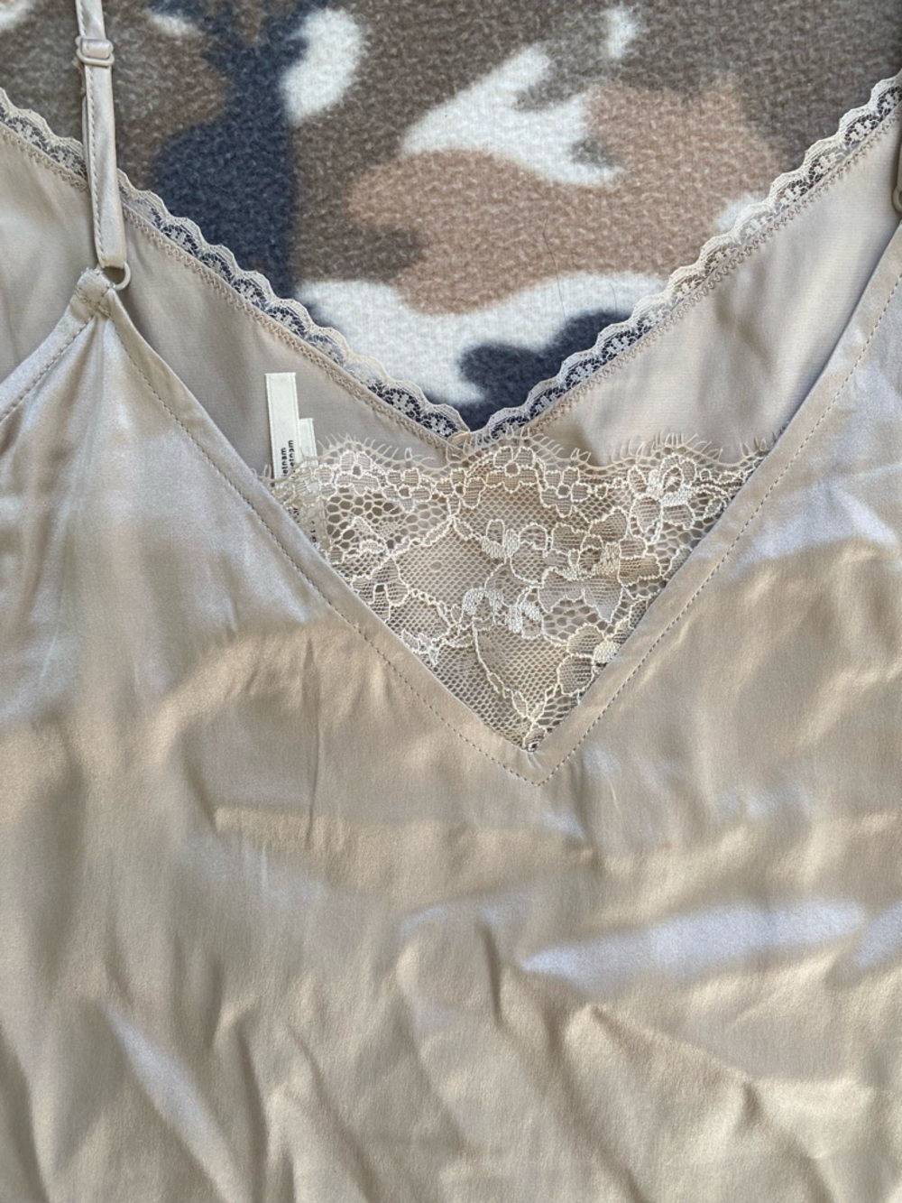 By Anthropologie Silk Lace Trim Camisole Women's Top Beige Champagne Size Large - Picture 6 of 8